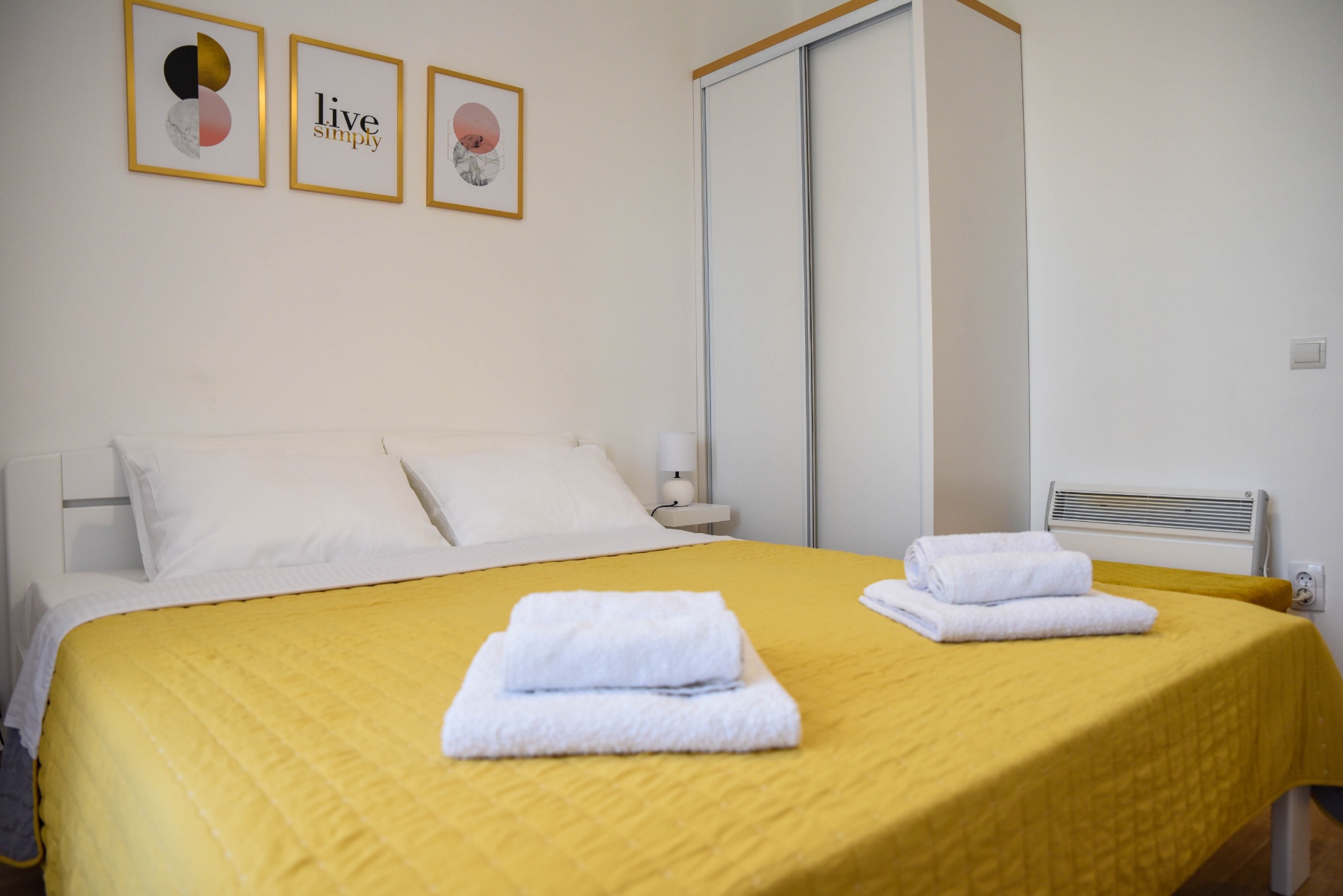 Apartment EtaNikol bedroom with different bedding, Ulcinj Montenegro