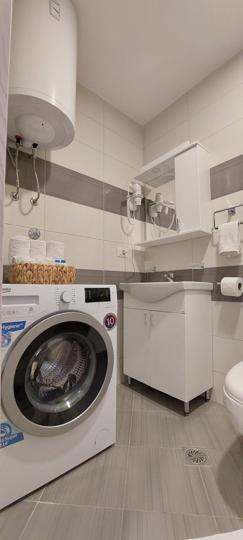 Apartment EtaNikol bathroom with washing machine, Ulcinj Montenegro
